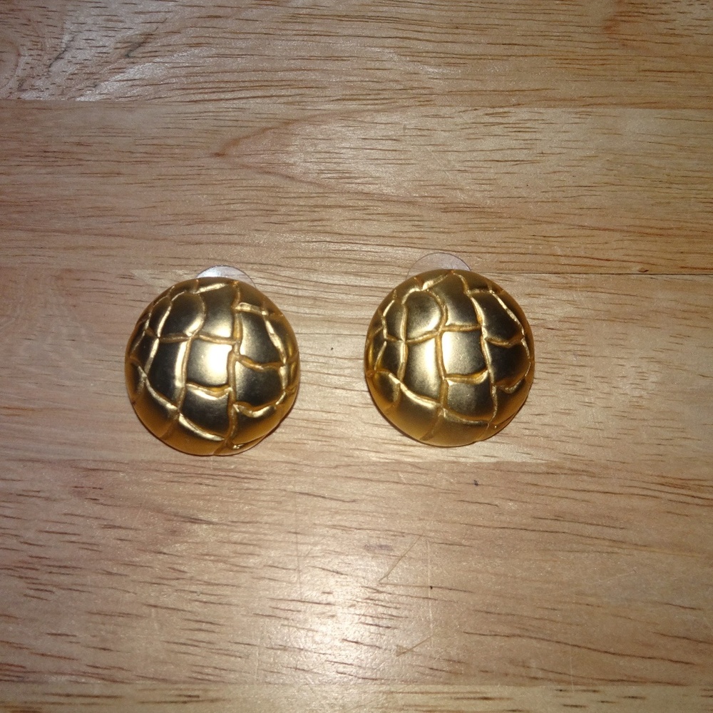 Vtg. Kenneth Jay Lane Etched Button Earrings - image 1